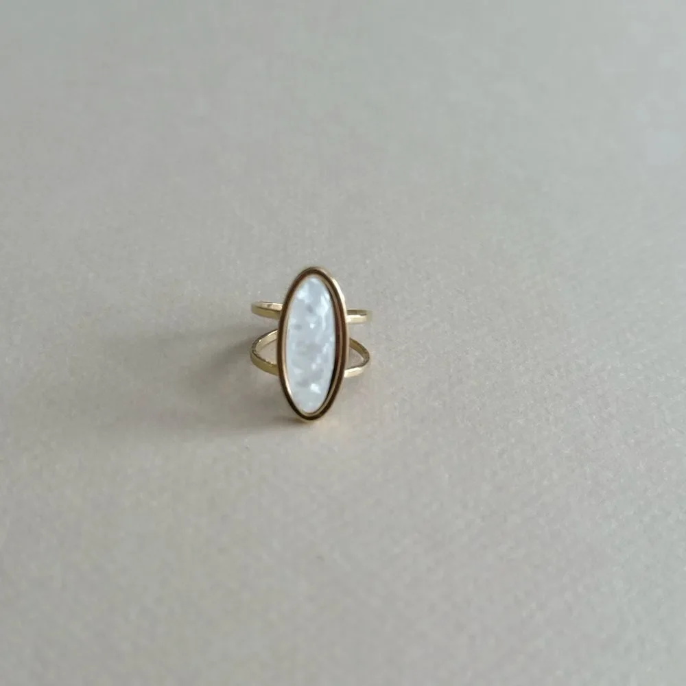 White Oval Ring #1748